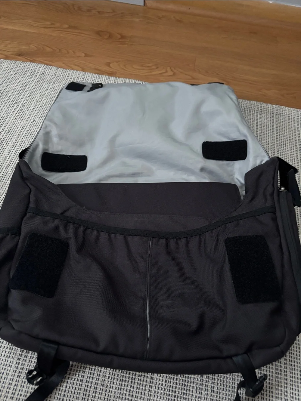 Patagonia spacious messenger